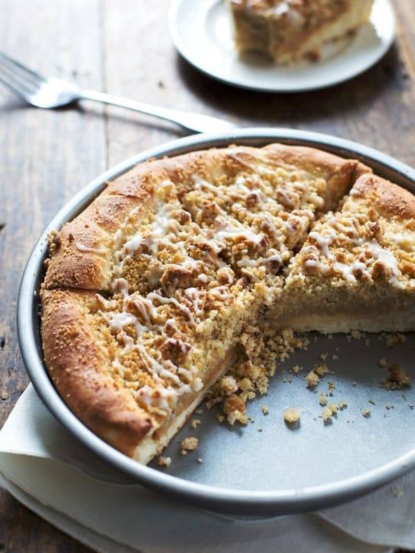 Deep Dish Cinnamon Streusel Dessert Pizza - Pinch of Yum