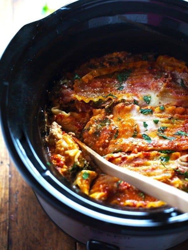 Super Easy Skinny Veggie Crockpot Lasagna - a handful of simple ingredients for a healthy family dinner. | https://peak-again.today