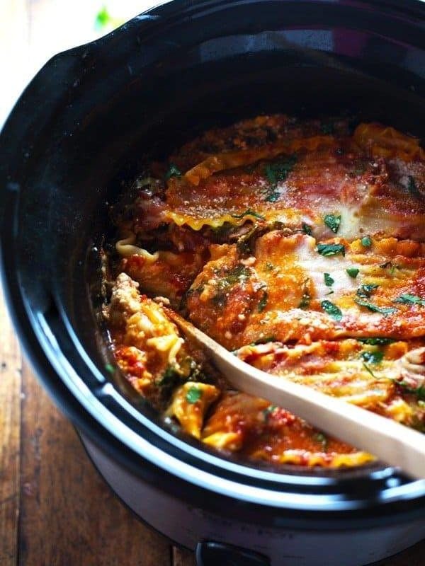 Super Easy Skinny Veggie Crockpot Lasagna - a handful of simple ingredients for a healthy family dinner. | https://peak-again.today