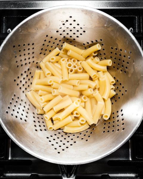 Creamy, spicy, comforting hatch green chile mac and cheese. Perfect for warming you up the coming fall days. #macandcheese #dinner #dinnerrecipes #cheese #comfort #comfortfood #hatchchile #greenchile