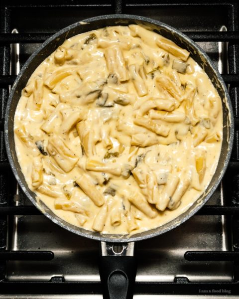 Creamy, spicy, comforting hatch green chile mac and cheese. Perfect for warming you up the coming fall days. #macandcheese #dinner #dinnerrecipes #cheese #comfort #comfortfood #hatchchile #greenchile