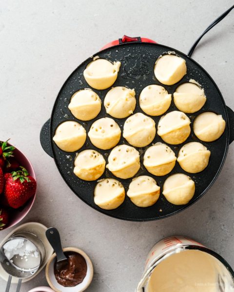 Make Danish aebleskiver at home for the ultimate brunch! Pancakes never looked so cute :) #pancakes #brunch #breakfast #recipes #brunchrecipes #cutefood #pancakeballs #aebleskiver #danish