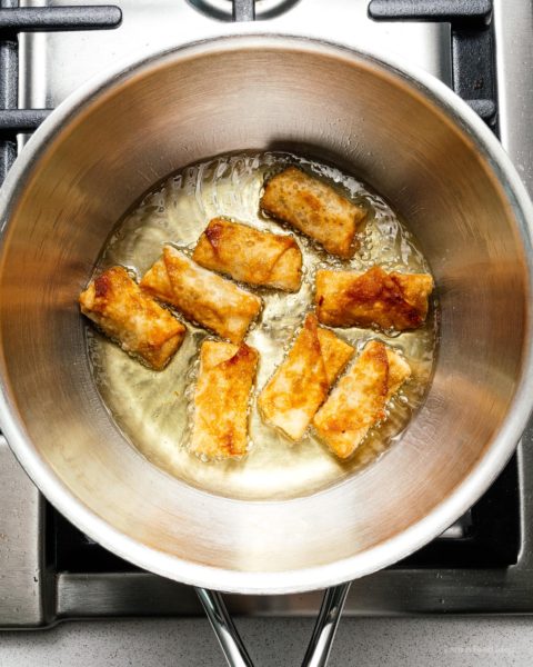 Do you like your wonton soupy or crunchy? Hatch green chile wonton two ways! #greenchile #wonton #hatchchile