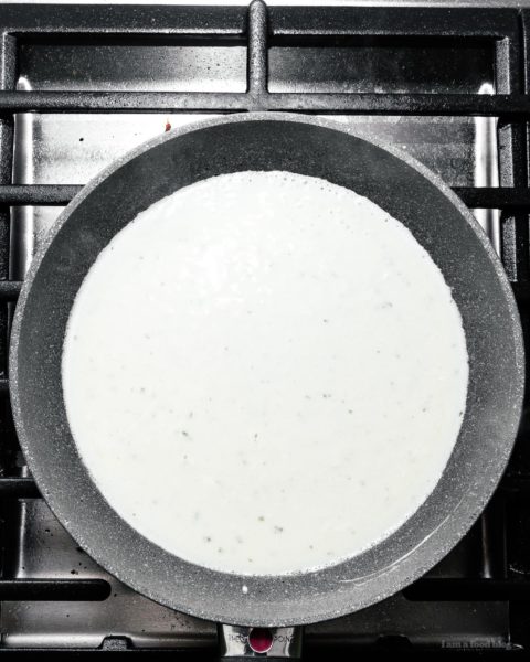 2 ingredient creamy herby garlicky pasta! The easiest pasta you’ll ever make and only 2 ingredients! Creamy and delicious, perfect for those nights when you don’t feel like cooking. #dinner #easy #2ingredients #penne #pasta #cheese #macandcheese #boursin