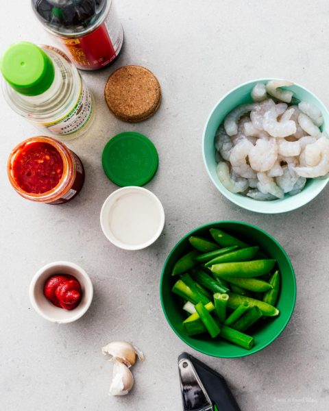 Shrimp and snap pea stir fry: a glossy, spicy, all-in-one protein and veggie dish that is just the perfect thing to make for a quick weeknight dinner. #stirfry #dinner #shrimp #snappeas