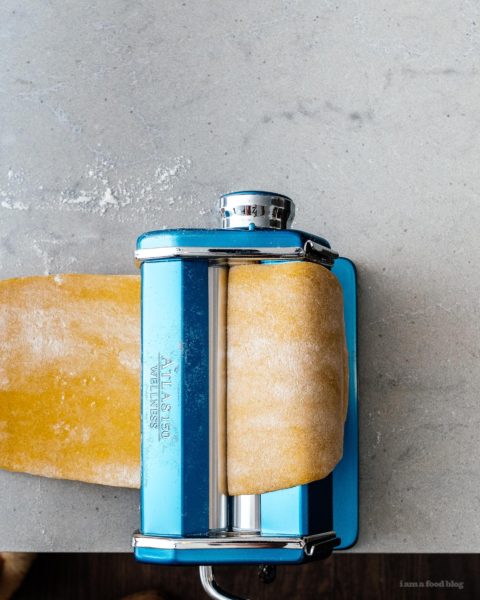 Fresh pasta at home is easier than you think. This easy almost-no-work recipe will show you how to make pasta as good as the fancy Italian place in town. | www.iamafoodblog.com