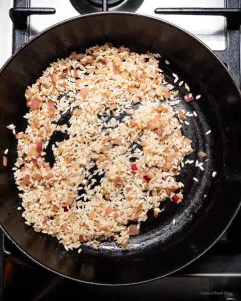 Creamy, umami packed garlicky brown butter mushroom risotto: nutty brown butter pan seared mushrooms throughout and on top. | www.iamafoodblog.com