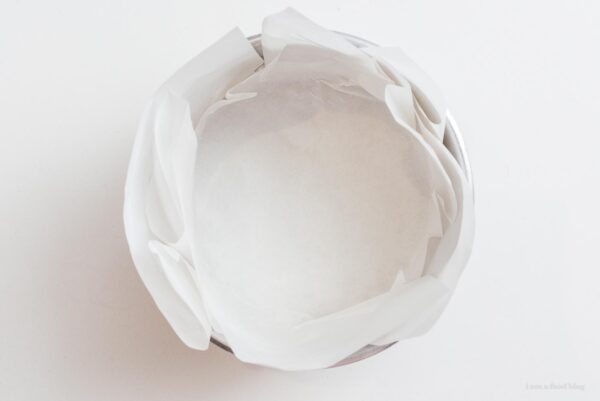 lining a cake pan | www.iamafoodblog.com