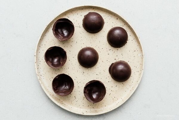 chocolate domes for hot chocolate bombs | www.iamafoodblog.com