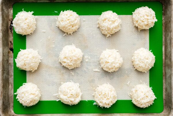 coconut macaroons ready to bake | www.iamafoodblog.com