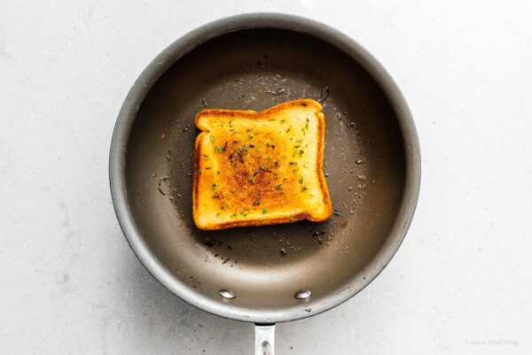 frying texas toast | www.iamafoodblog.com