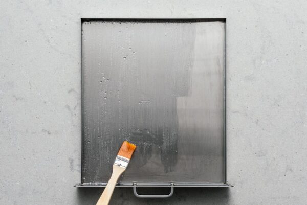 brushing steamer pan with oil | www.iamafoodblog.com