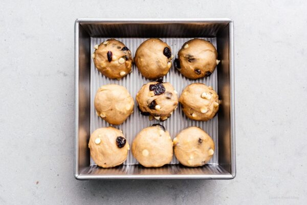 hot cross buns proofing in pan | www.iamafoodblog.com