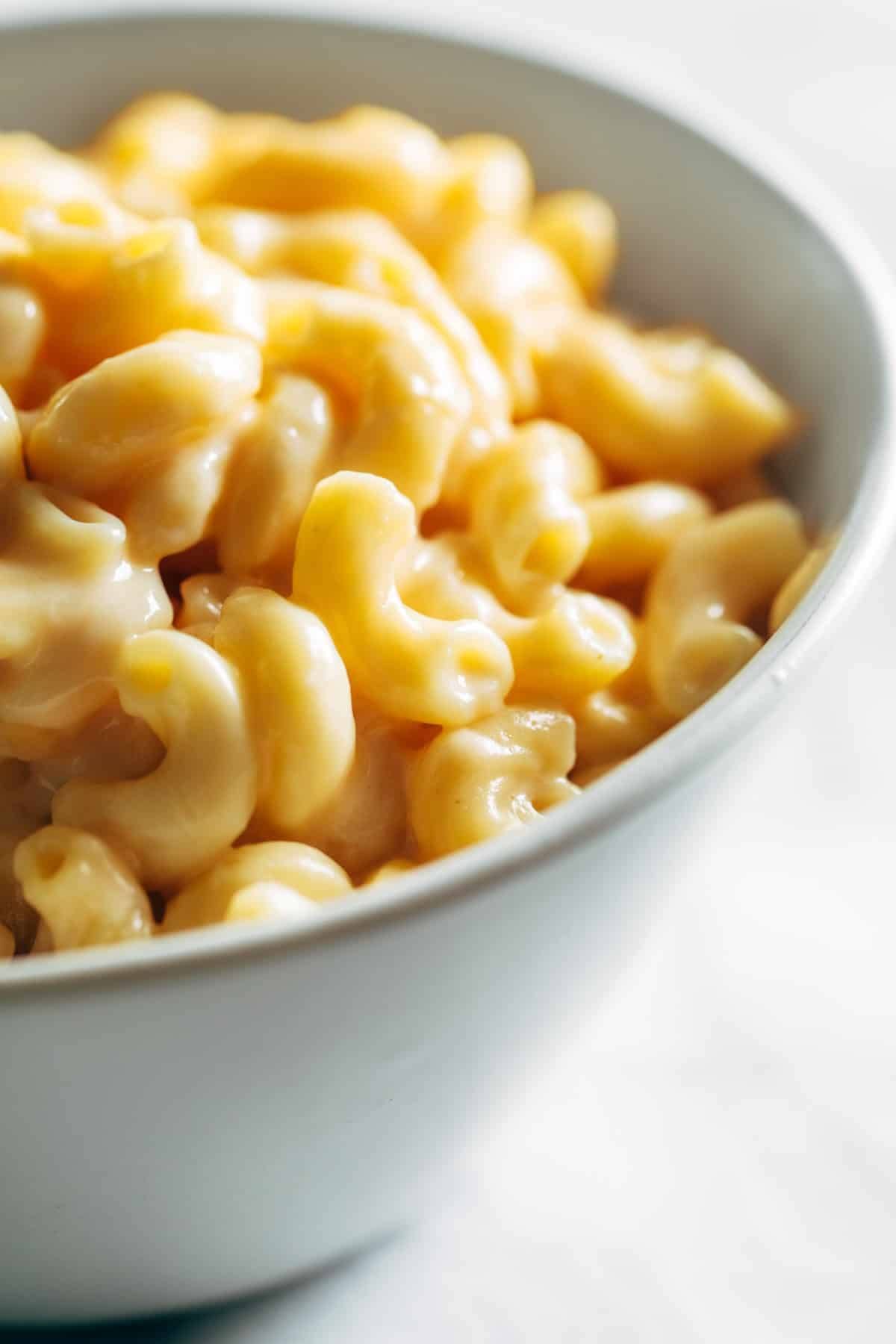 Close up of mac and cheese in a bowl.