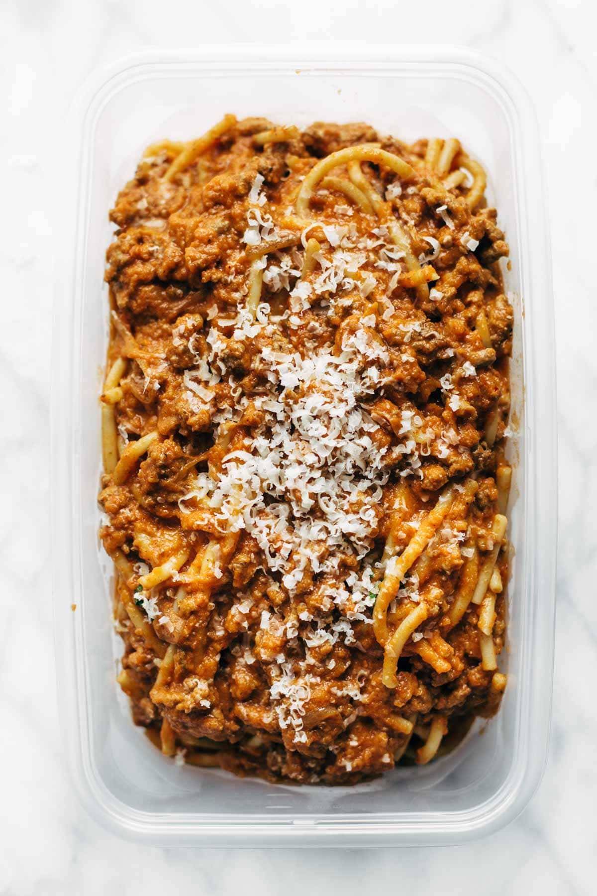 Creamy Pumpkin Spaghetti with Garlic Kale - this is the most crazy good combination! Spicy turkey, creamy pumpkin sauce, and pasta! | pinchofyum.com Creamy Pumpkin Spaghetti with Garlic Kale - this is the most crazy good combination! Spicy turkey, creamy pumpkin sauce, and pasta! | pinchofyum.com